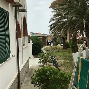 https://villetta-sul-mare-rachele.it-tuscanyhotel.com